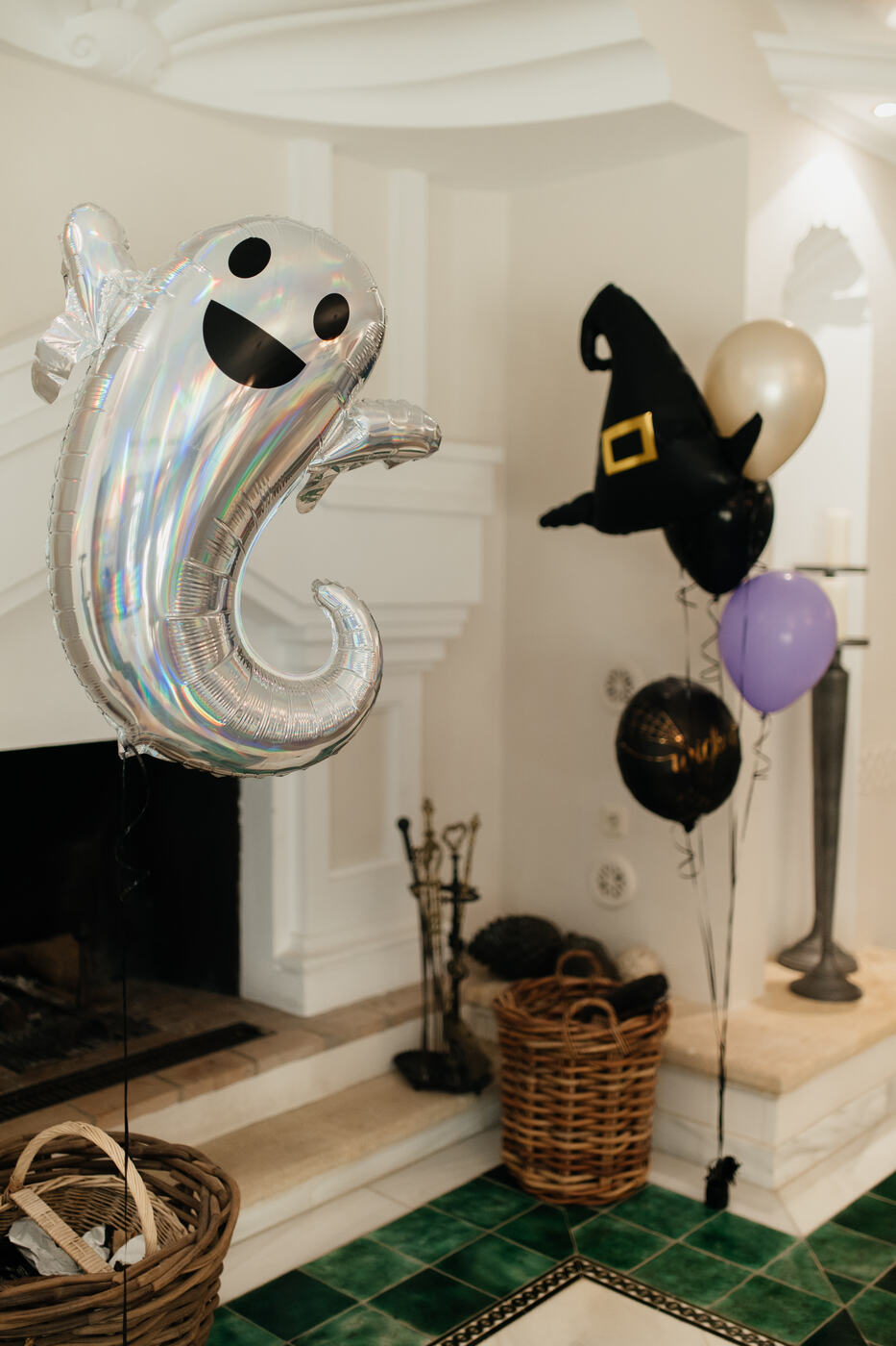 Silver ghost and witch hat foil balloons with black, purple and gold latex balloons, Halloween villa Marbella