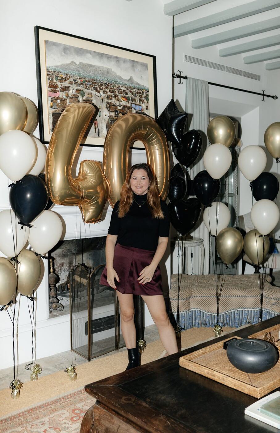 Gold, black and cream helium balloon bunches around a fireplace, 40th birthday indoor decoration Marbella