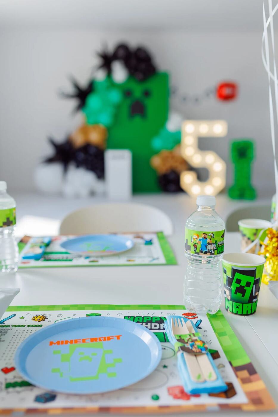 Minecraft party table setting with Creeper backdrop in the background, Marbella